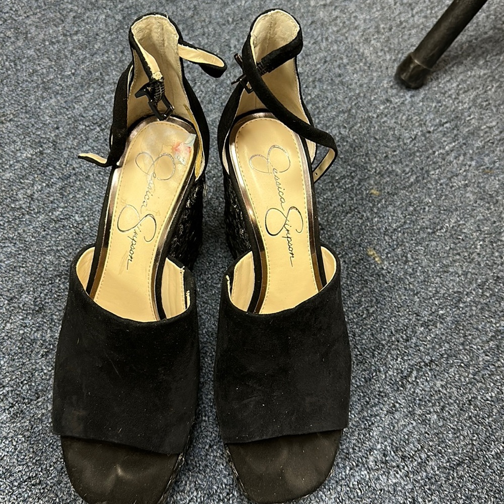 Gently wore black wedges